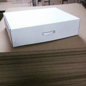 Коробка с ручкой